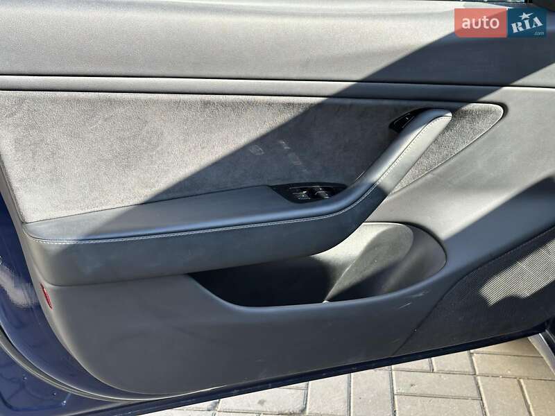 Седан Tesla Model 3 2018 в Одессе