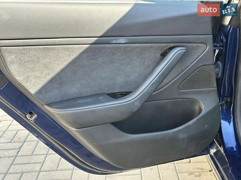 Седан Tesla Model 3 2018 в Одессе