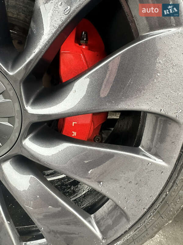 Седан Tesla Model 3 2021 в Луцке