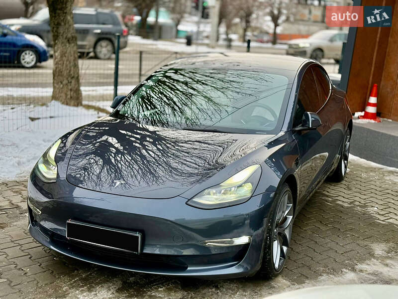Седан Tesla Model 3 2022 в Чернівцях