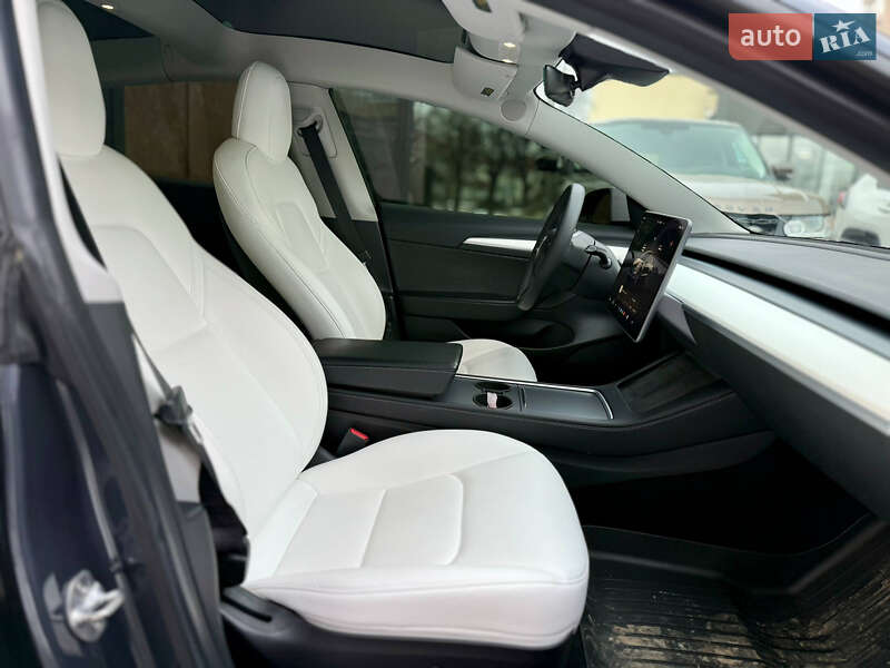 Седан Tesla Model 3 2022 в Чернівцях