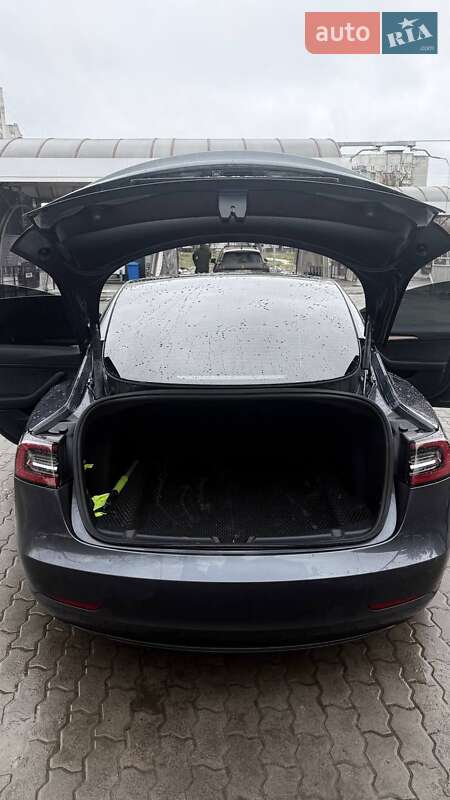 Седан Tesla Model 3 2023 в Львові