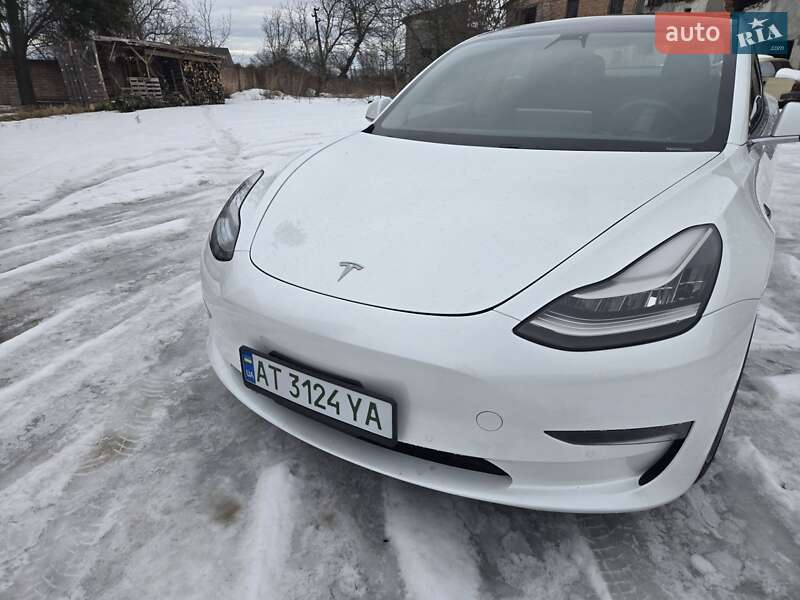 Седан Tesla Model 3 2019 в Снятині