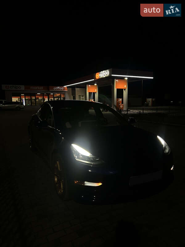 Седан Tesla Model 3 2018 в Вінниці