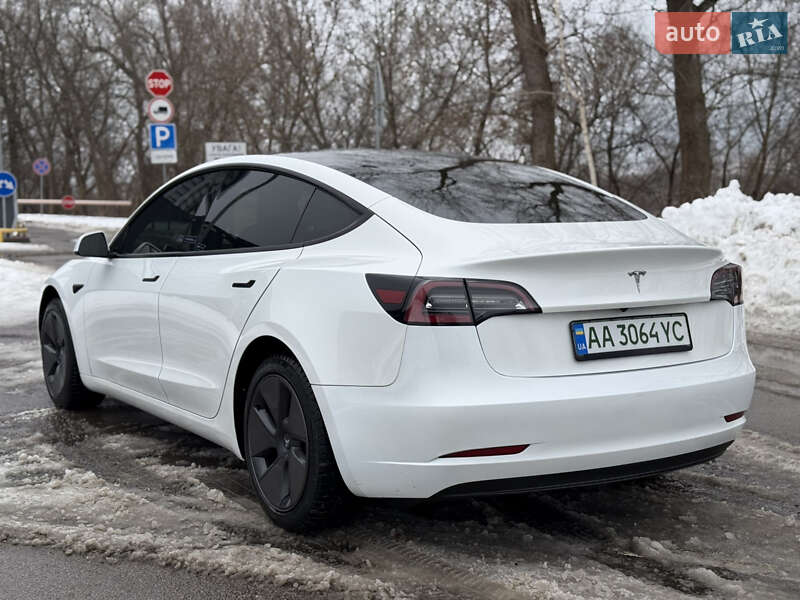 Седан Tesla Model 3 2023 в Києві