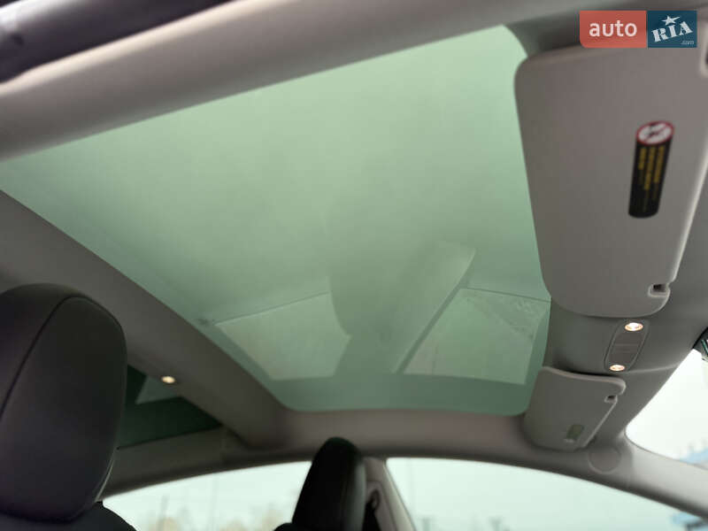 Седан Tesla Model 3 2023 в Києві
