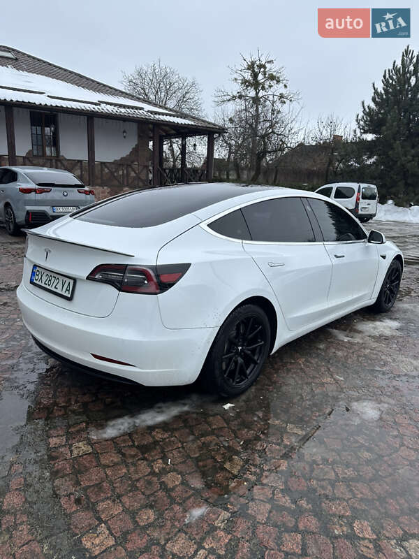 Седан Tesla Model 3 2018 в Ізяславі