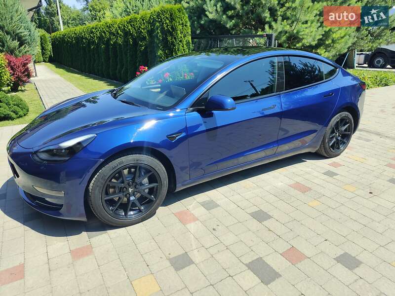 Седан Tesla Model 3 2022 в Ровно