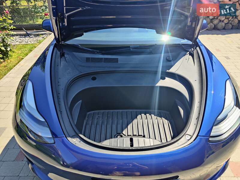 Седан Tesla Model 3 2022 в Ровно