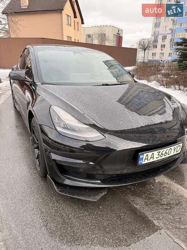 Седан Tesla Model 3 2019 в Киеве