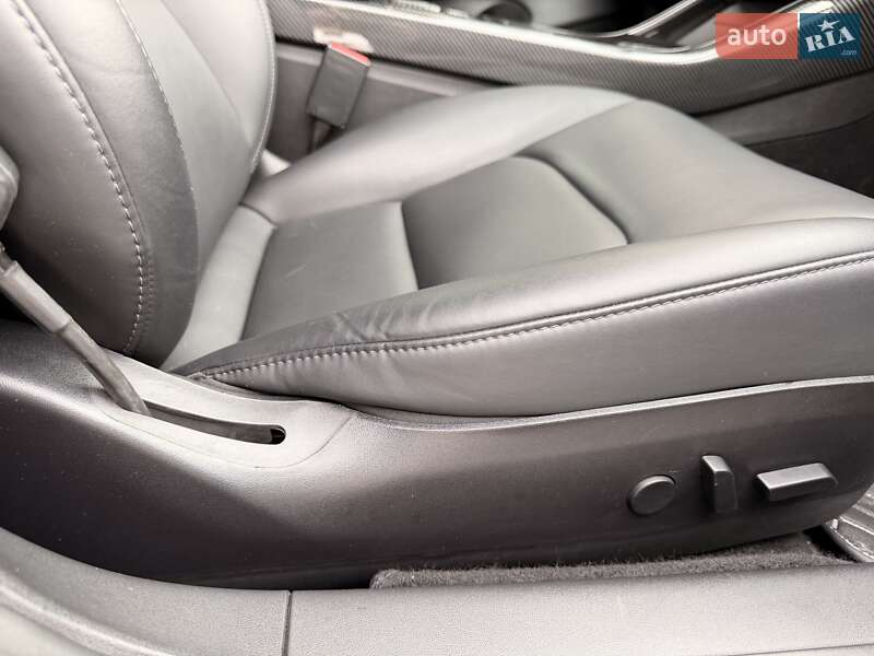 Седан Tesla Model 3 2019 в Киеве