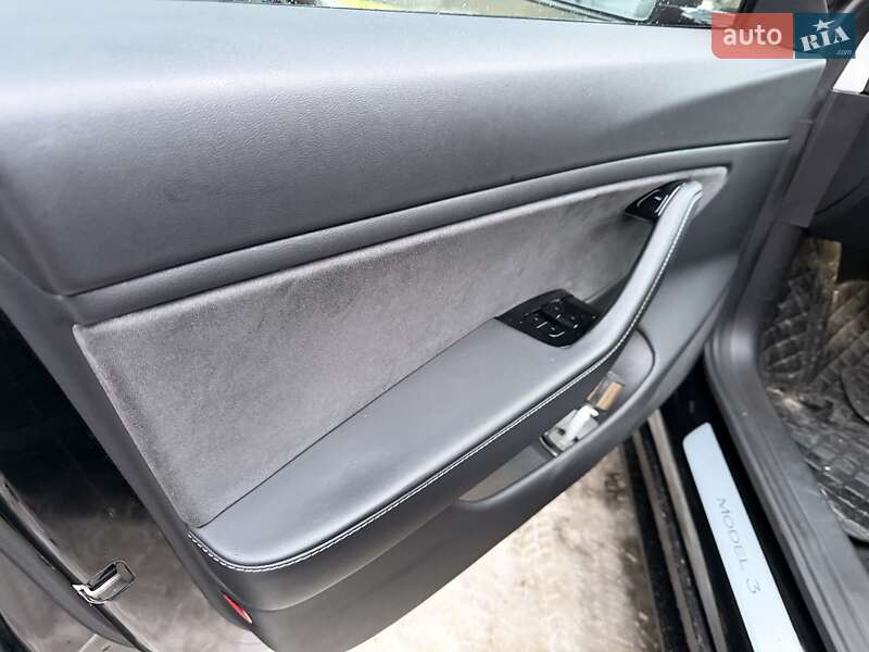 Седан Tesla Model 3 2019 в Киеве