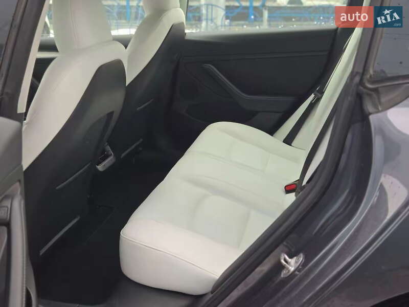 Седан Tesla Model 3 2023 в Киеве