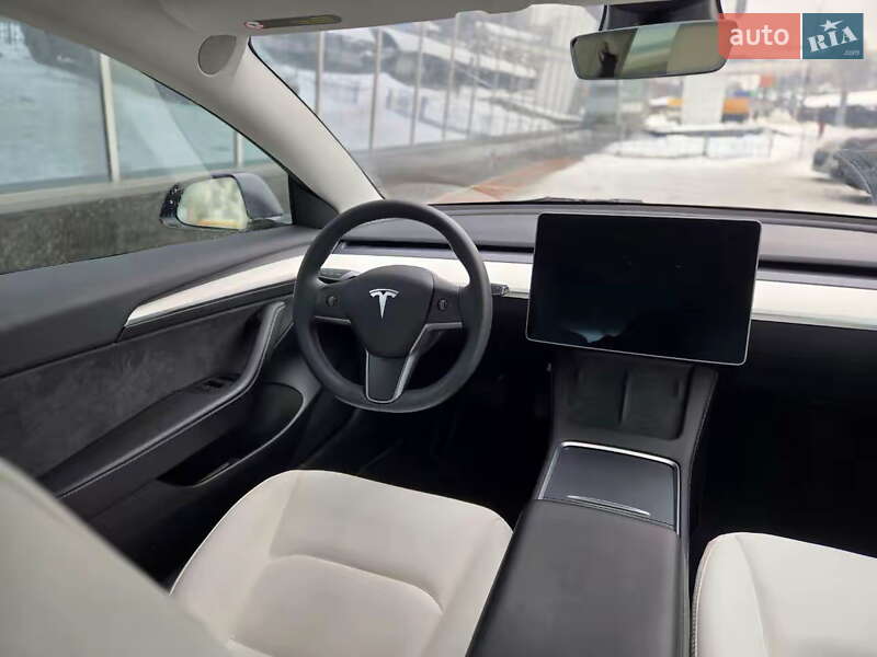 Седан Tesla Model 3 2023 в Киеве