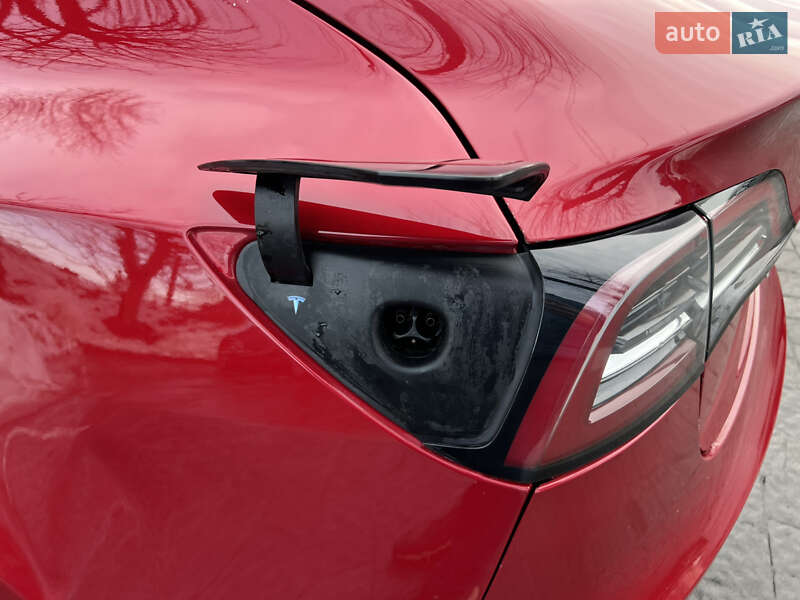 Седан Tesla Model 3 2021 в Львові