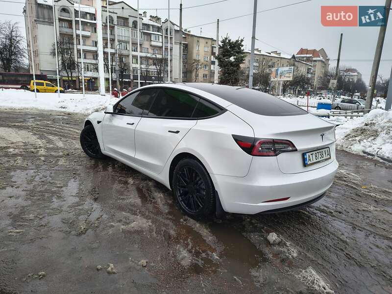 Седан Tesla Model 3 2021 в Ивано-Франковске