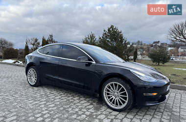 Седан Tesla Model 3 2018 в Львові