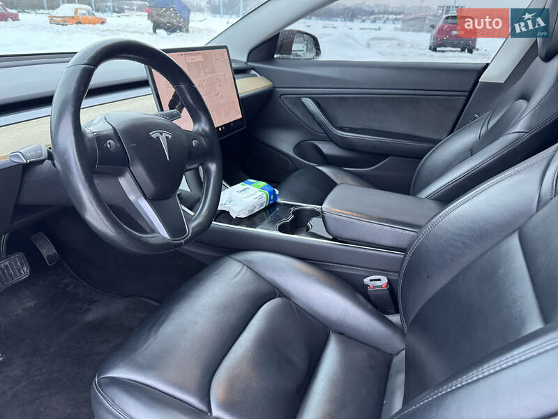 Седан Tesla Model 3 2018 в Львові