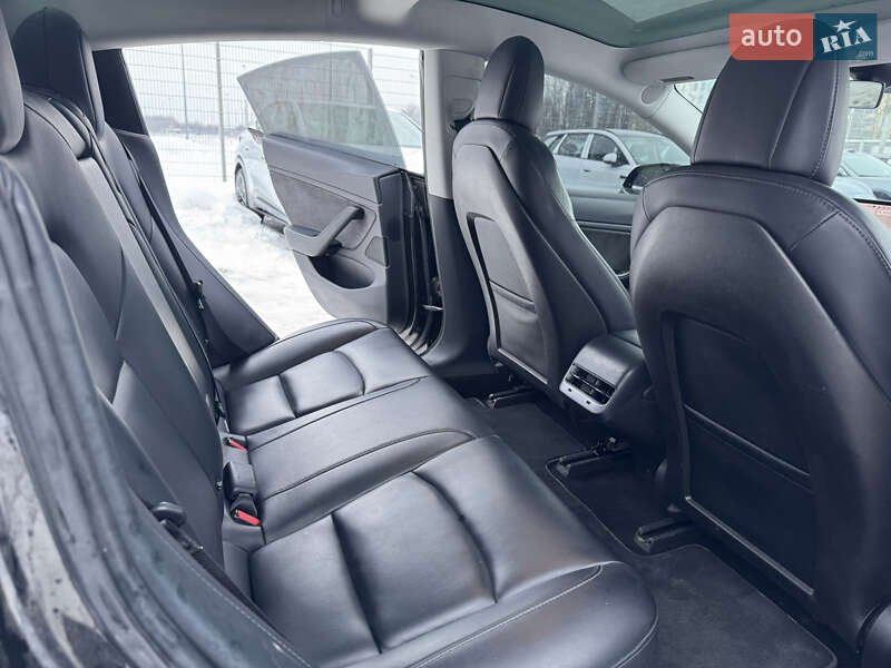 Седан Tesla Model 3 2018 в Львові