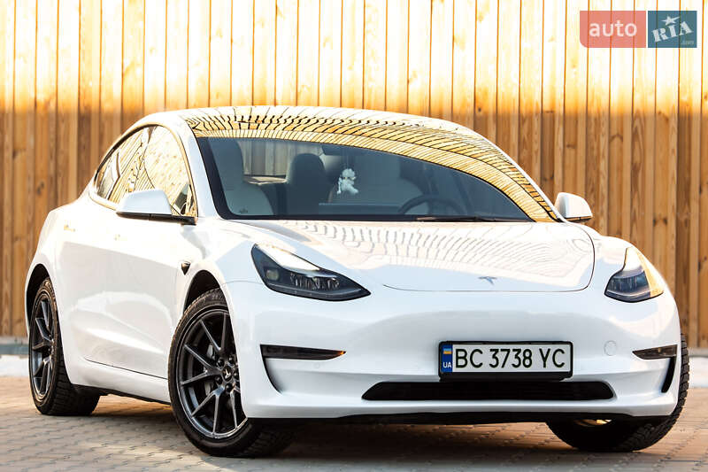 Седан Tesla Model 3 2022 в Львові