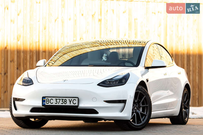 Седан Tesla Model 3 2022 в Львові