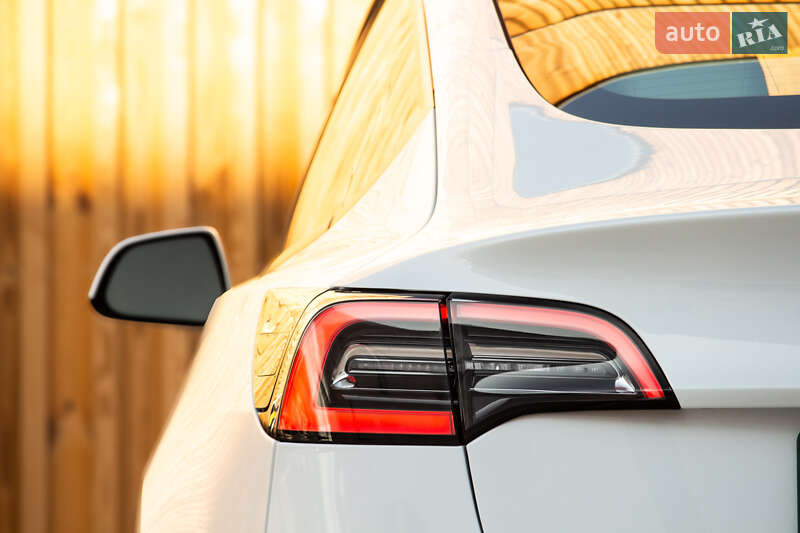 Седан Tesla Model 3 2022 в Львові