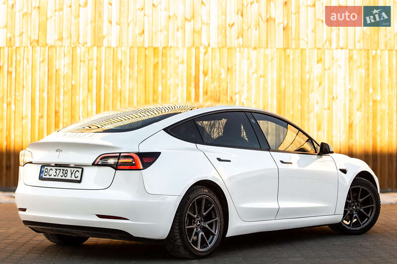 Седан Tesla Model 3 2022 в Львові