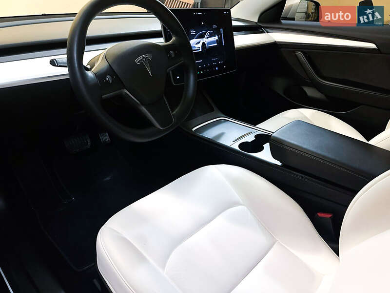 Седан Tesla Model 3 2022 в Львові