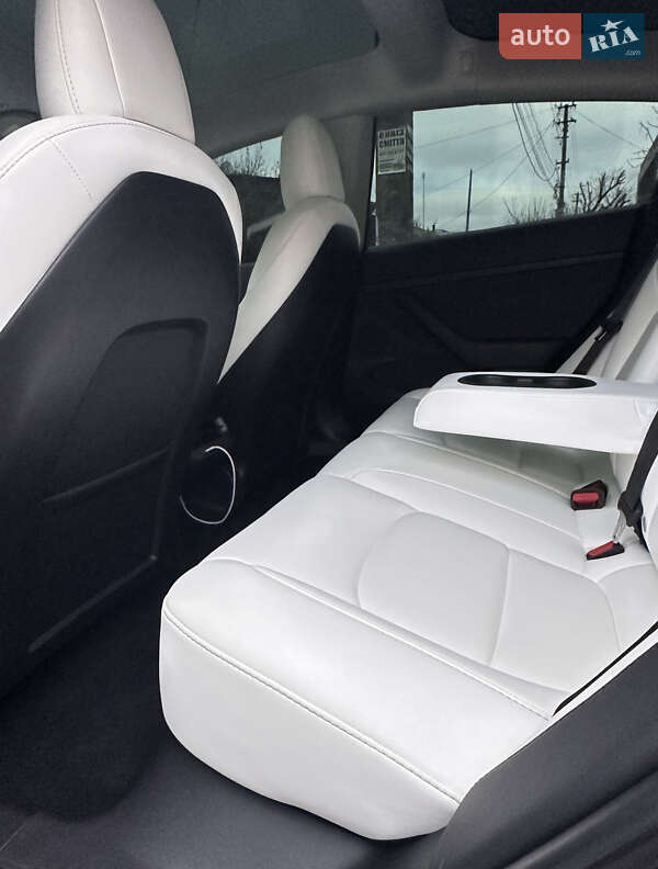 Седан Tesla Model 3 2022 в Днепре