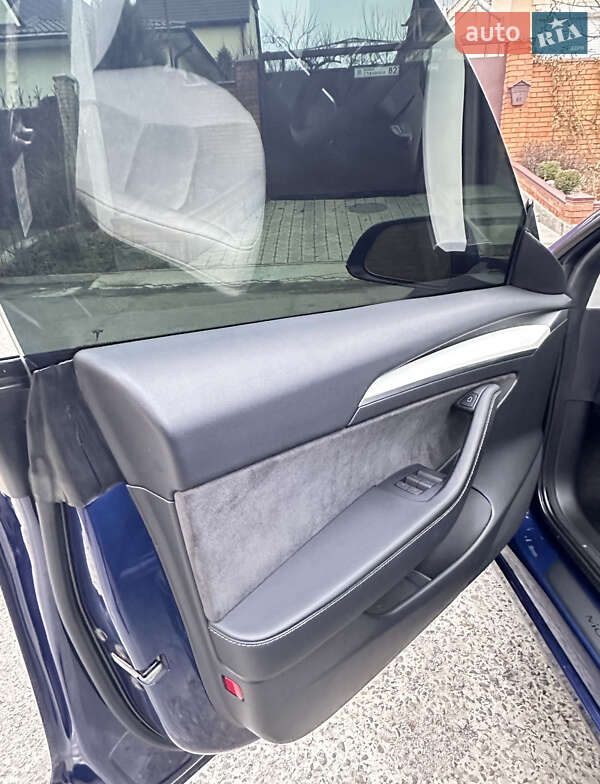 Седан Tesla Model 3 2022 в Днепре