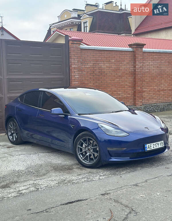 Седан Tesla Model 3 2022 в Днепре