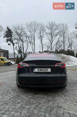 Седан Tesla Model 3 2018 в Львове