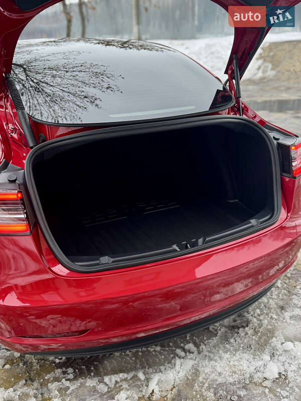 Седан Tesla Model 3 2022 в Кременчуге