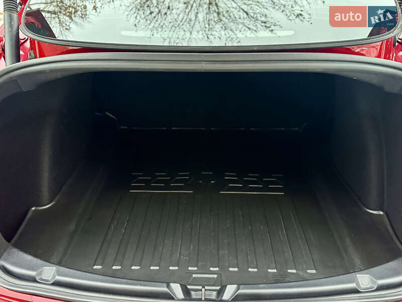 Седан Tesla Model 3 2022 в Кременчуге