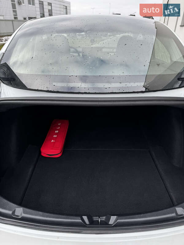 Седан Tesla Model 3 2020 в Луцке фото 15 Седан Tesla Model 3 2020 в Луцке