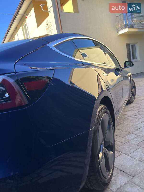 Седан Tesla Model 3 2018 в Львове