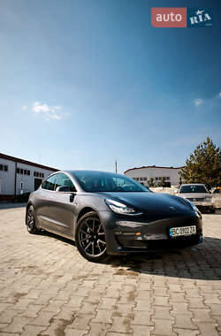 Седан Tesla Model 3 2019 в Львові