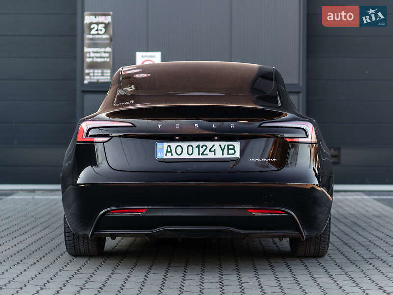 Седан Tesla Model 3 2025 в Ужгороде