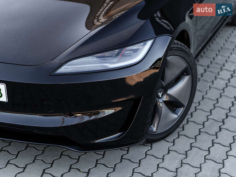 Седан Tesla Model 3 2025 в Ужгороде