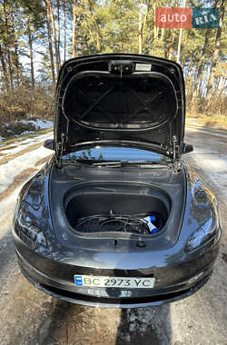 Седан Tesla Model 3 2024 в Львове