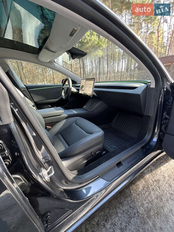 Седан Tesla Model 3 2024 в Львове