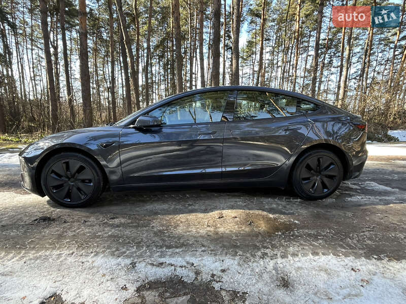 Седан Tesla Model 3 2024 в Львове