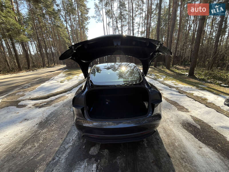 Седан Tesla Model 3 2024 в Львове