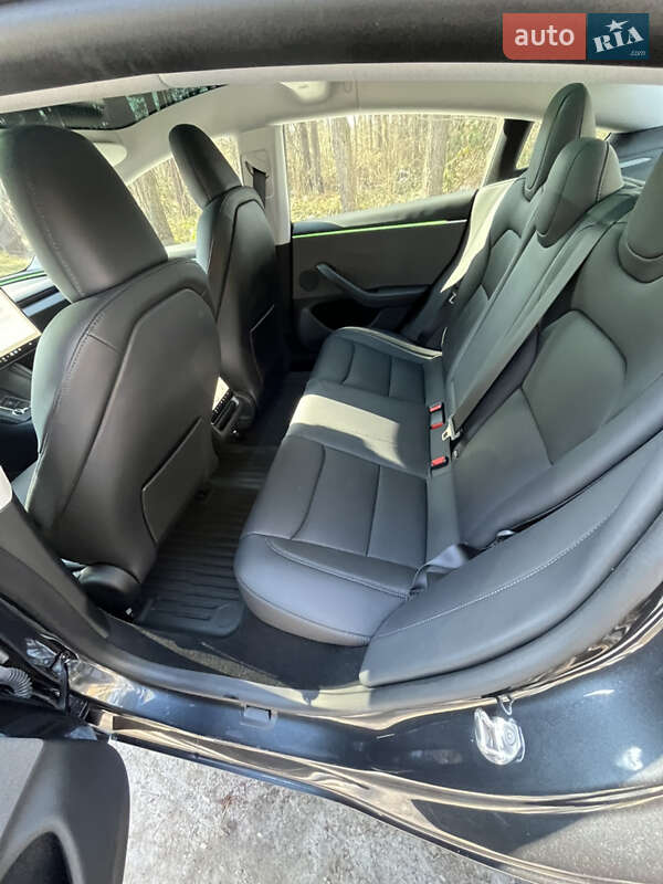 Седан Tesla Model 3 2024 в Львове