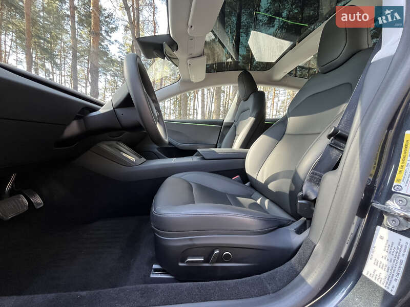 Седан Tesla Model 3 2024 в Львове