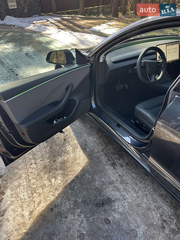 Седан Tesla Model 3 2024 в Львове