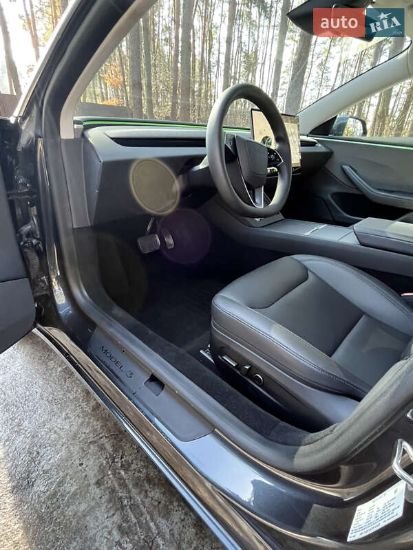 Седан Tesla Model 3 2024 в Львове