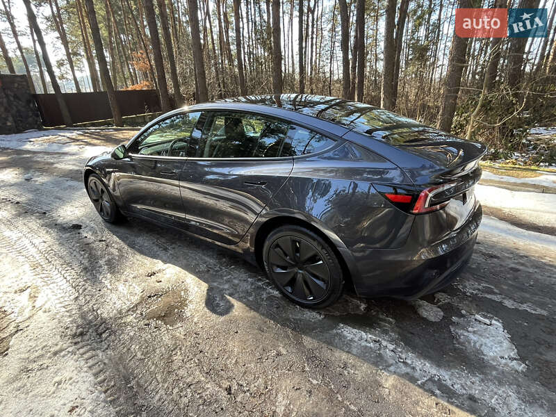 Седан Tesla Model 3 2024 в Львове