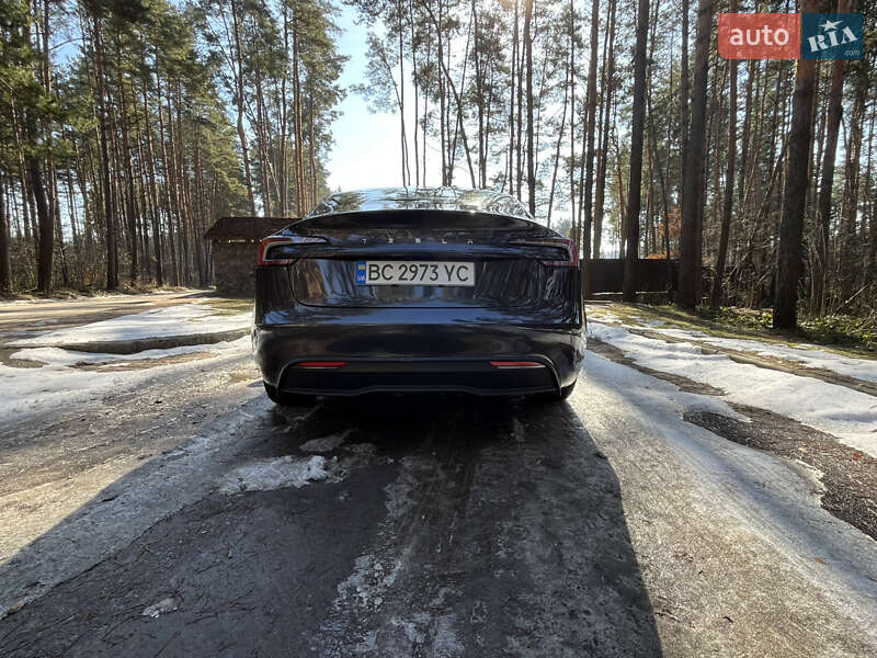 Седан Tesla Model 3 2024 в Львове