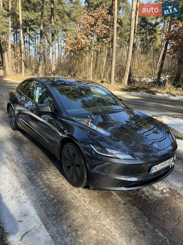 Седан Tesla Model 3 2024 в Львове